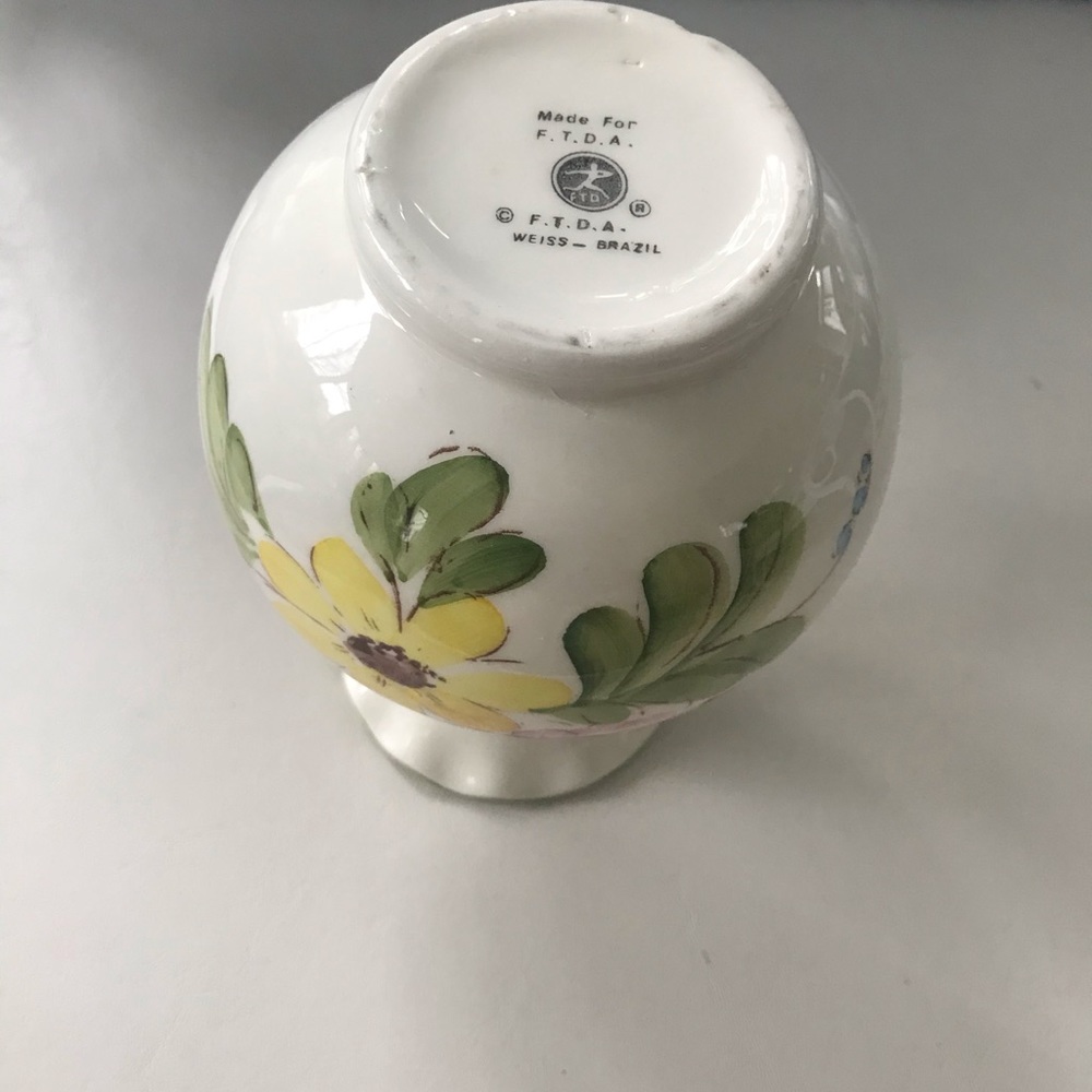 Made in Italy hand painted FTD vase - Picture 13 of 13